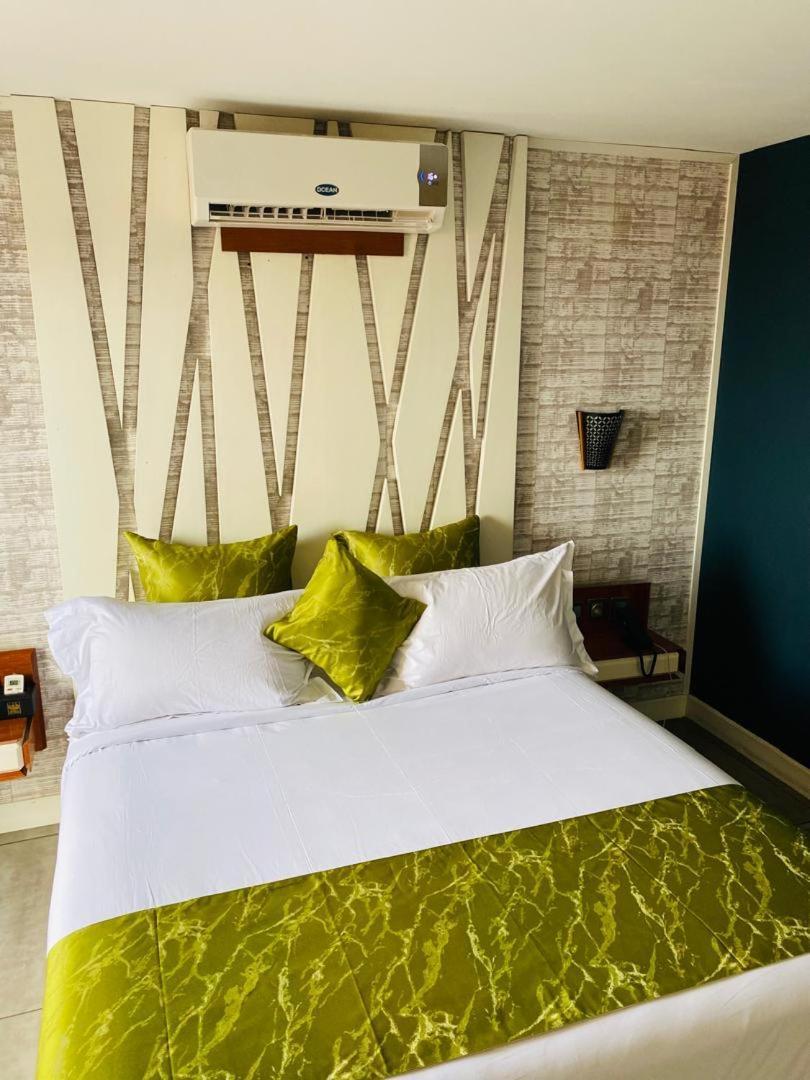 Boun'S Hotel Yaoundé Стая снимка